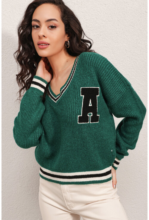 15813 Crop College Sweater