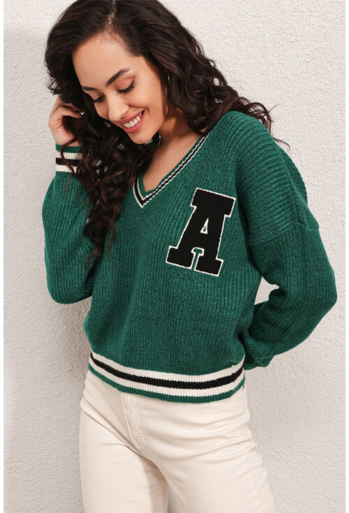 15813 Crop College Sweater