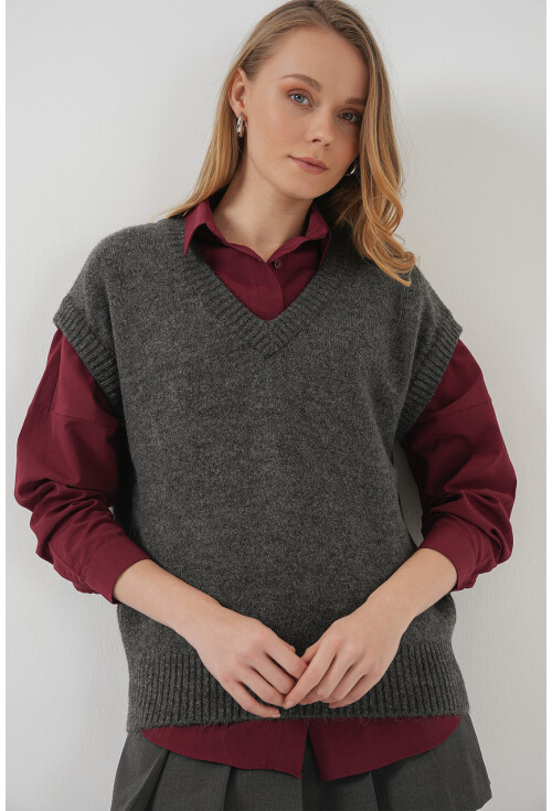15914 V Yaka Triko Süveter