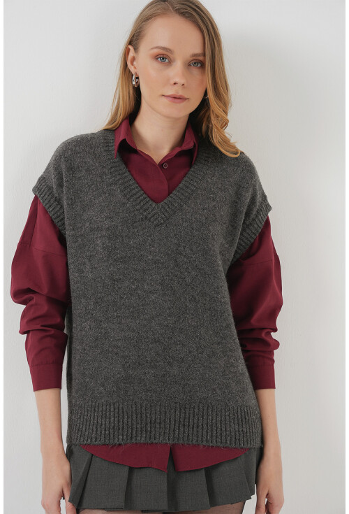 15914 V Yaka Triko Süveter