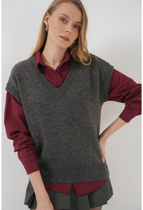 15914 V Yaka Triko Süveter