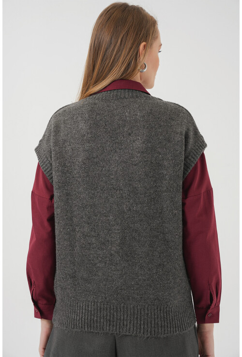 15914 V Yaka Triko Süveter