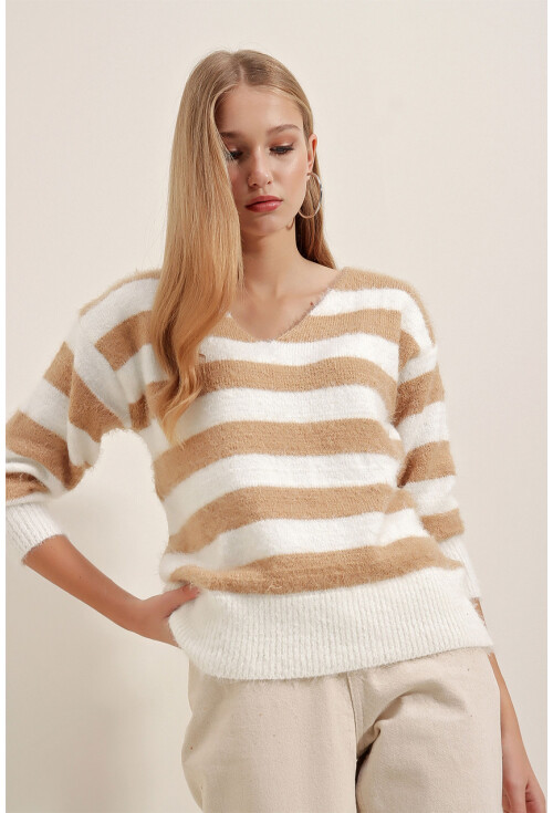 15762 Striped V-Neck Knit Sweater