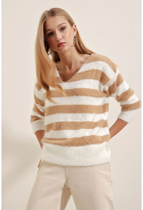 15762 Striped V-Neck Knit Sweater