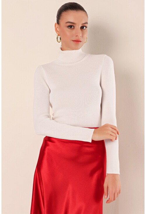 15825 Turtleneck Knit Sweater
