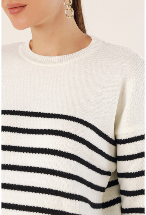 15832 Striped Oversized Knit Sweater