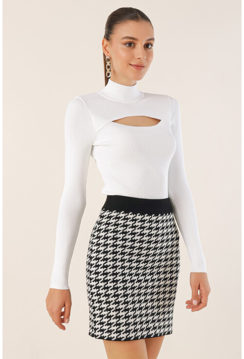 15836 Knit Sweater With Cut-Out Detail