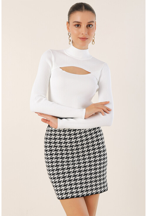 15836 Knit Sweater With Cut-Out Detail