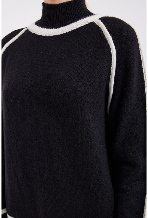 15879 Striped Oversized Knit Sweater