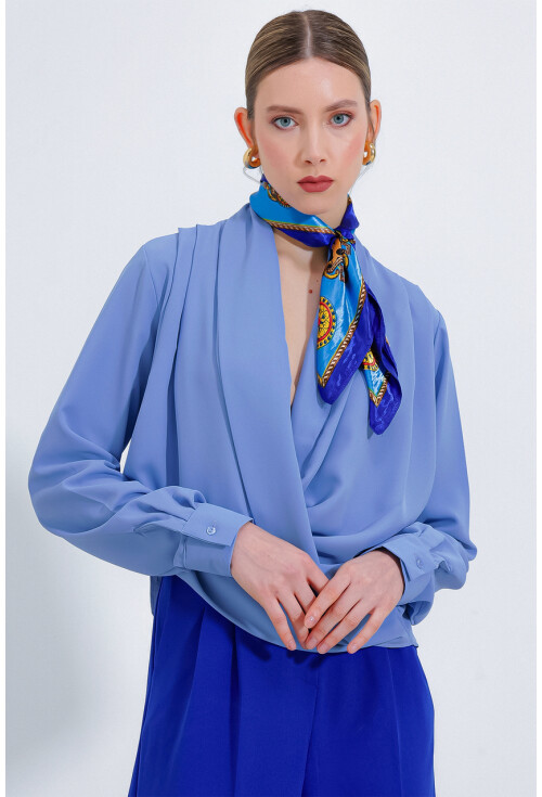 0492 Anvelop Yaka Dökümlü Bluz