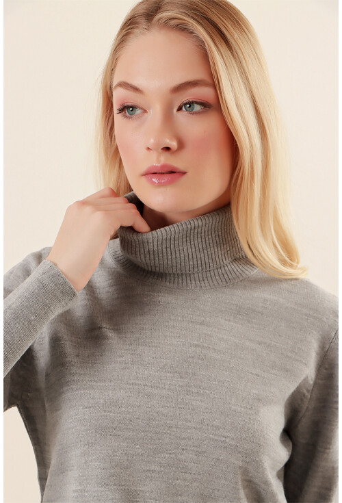 15747 Turtleneck Knit Sweater