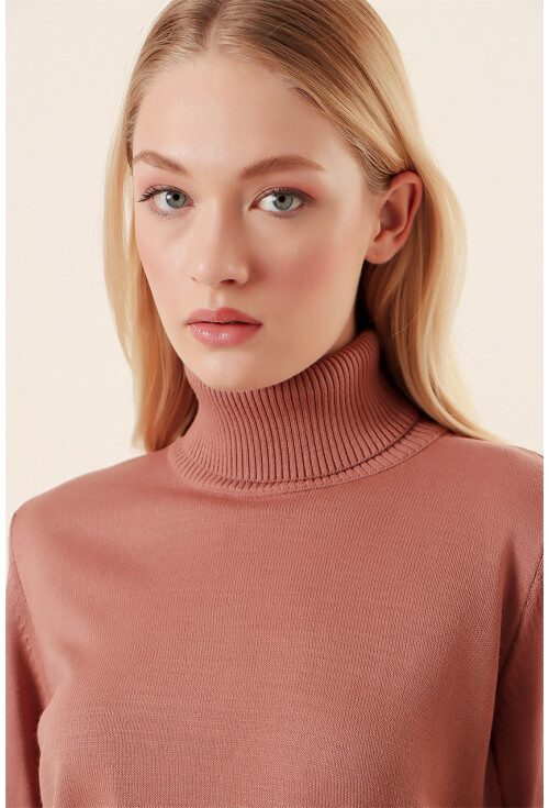 15747 Turtleneck Knit Sweater