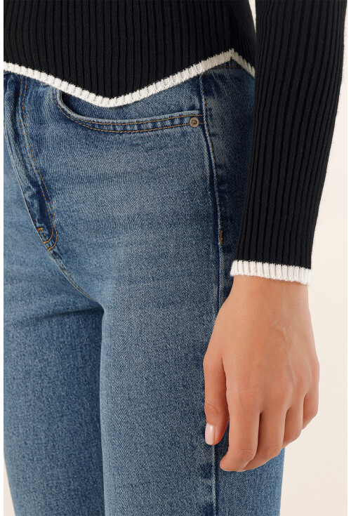 15823 Turtleneck Knit Sweater