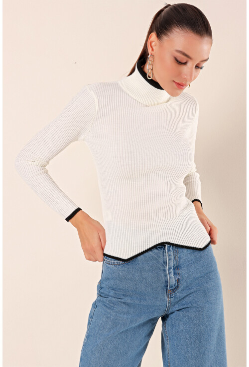 15823 Turtleneck Knit Sweater