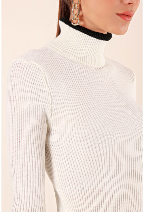 15823 Turtleneck Knit Sweater