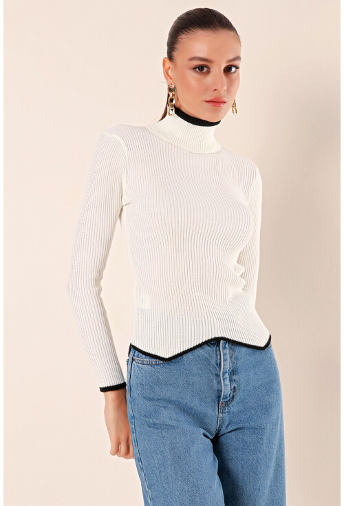 15823 Turtleneck Knit Sweater