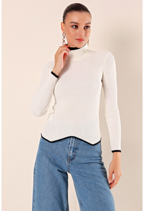 15823 Turtleneck Knit Sweater