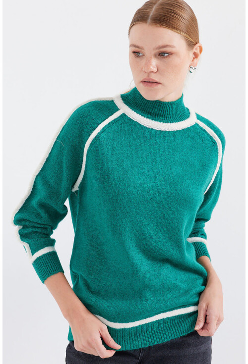 15879 Striped Oversized Knit Sweater