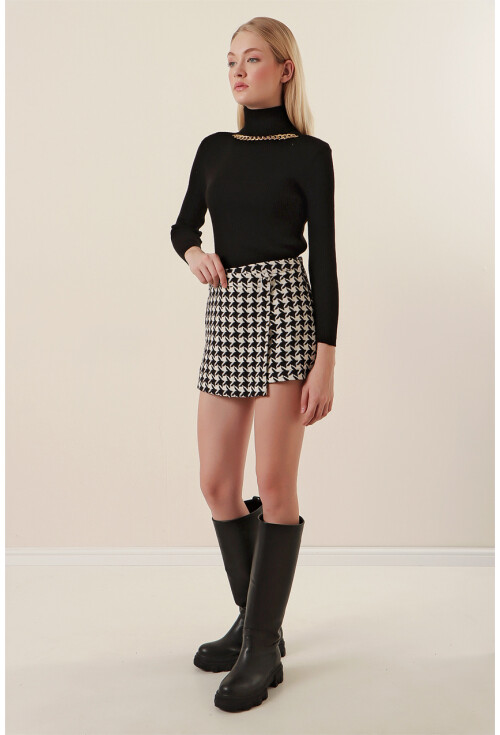 15478 Turtleneck Sweater With Chain Detail