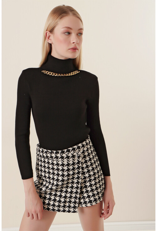 15478 Turtleneck Sweater With Chain Detail