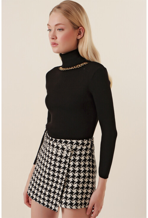 15478 Turtleneck Sweater With Chain Detail