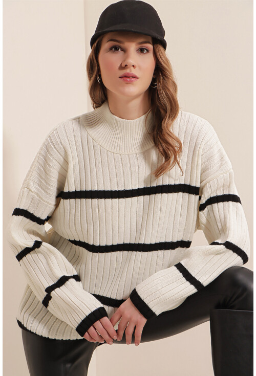 15804 Striped Oversized Turtleneck Sweater
