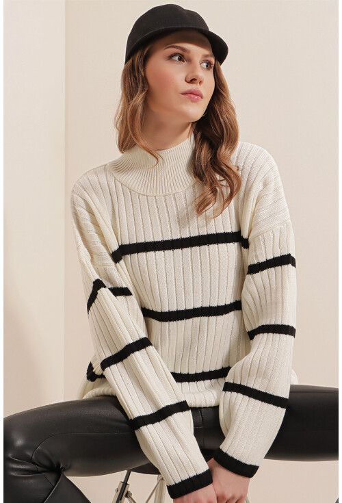 15804 Striped Oversized Turtleneck Sweater