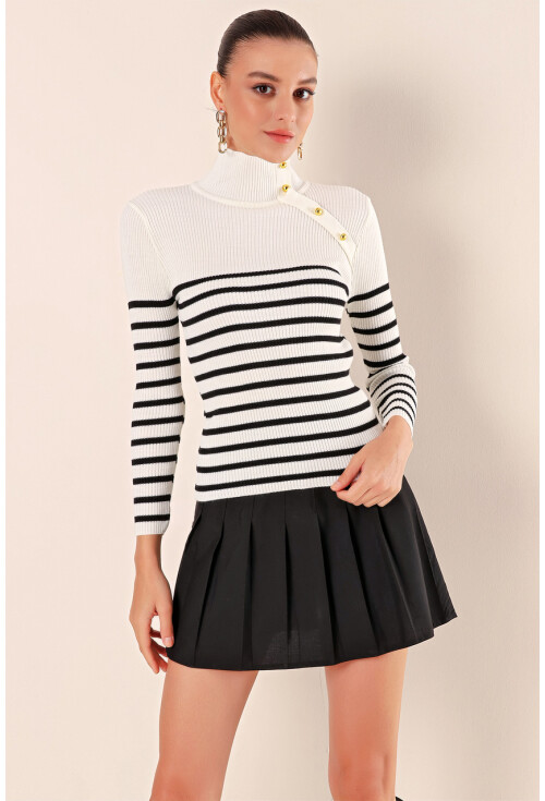 15818 Striped Sweater With Buttons