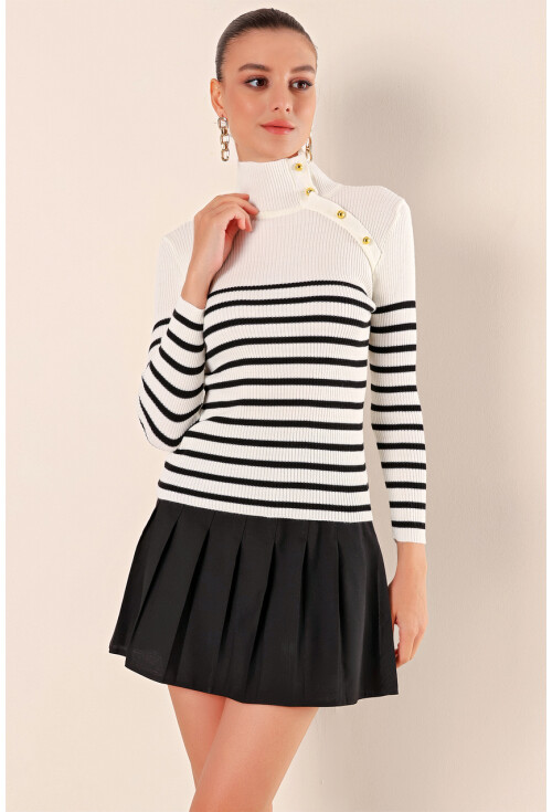 15818 Striped Sweater With Buttons
