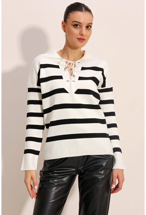 15844 Oversized Sweater With Collar Detail