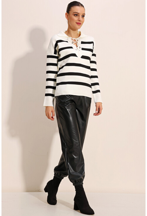 15844 Oversized Sweater With Collar Detail