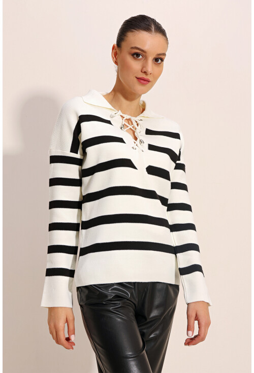 15844 Oversized Sweater With Collar Detail