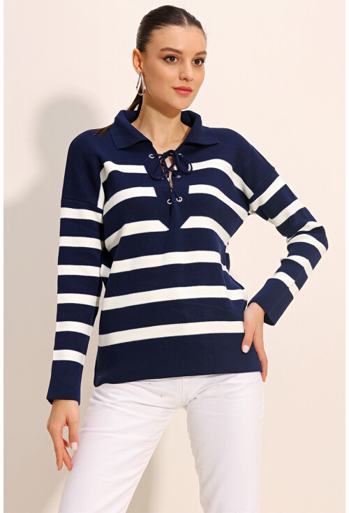 15844 Oversized Sweater With Collar Detail