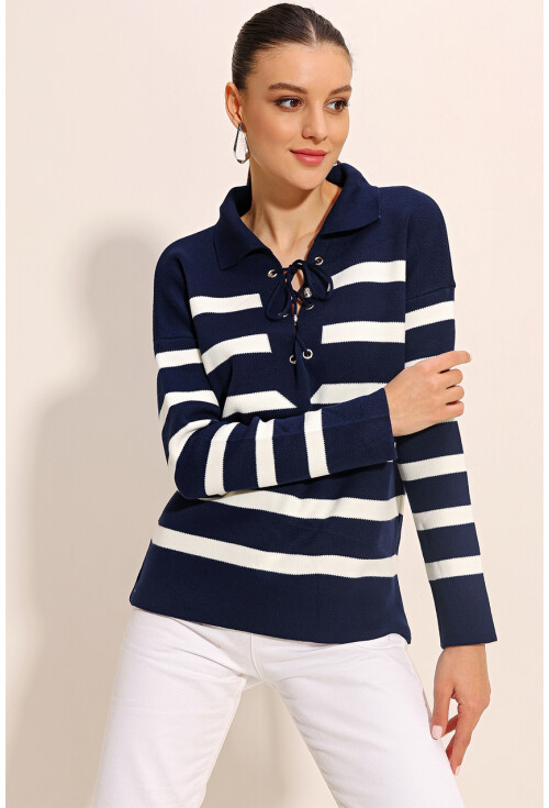 15844 Oversized Sweater With Collar Detail