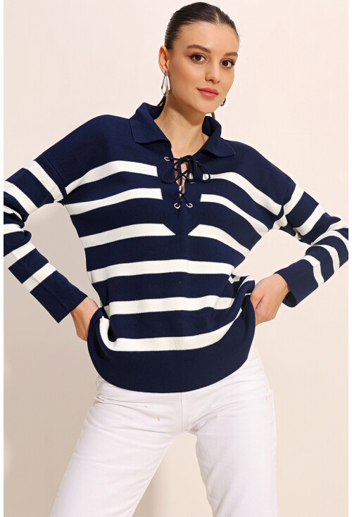 15844 Oversized Sweater With Collar Detail