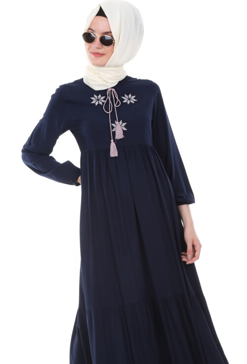 1685 Yaka İp Bağlama Nakışlı Tesettür Elbise