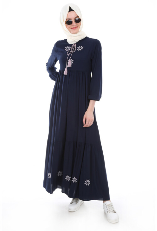 1685 Yaka İp Bağlama Nakışlı Tesettür Elbise