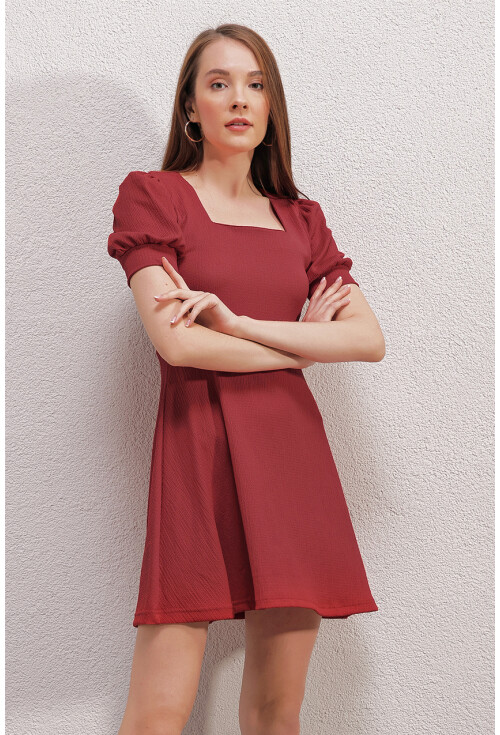 2339 Kare Yaka Örme Elbise