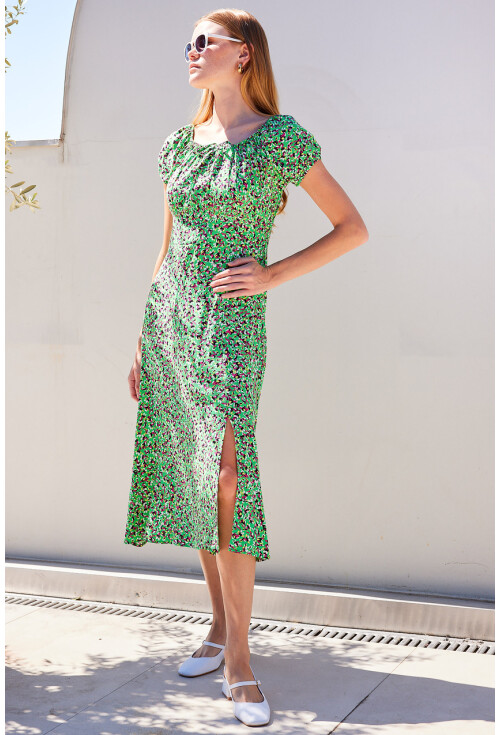 2427 Yırtmaçlı Çiçekli Viskon Elbise