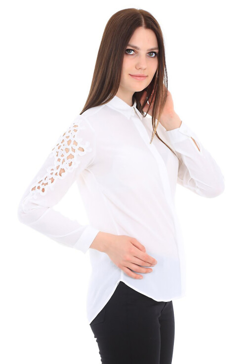3465 Omuzları Dantelli Gömlek