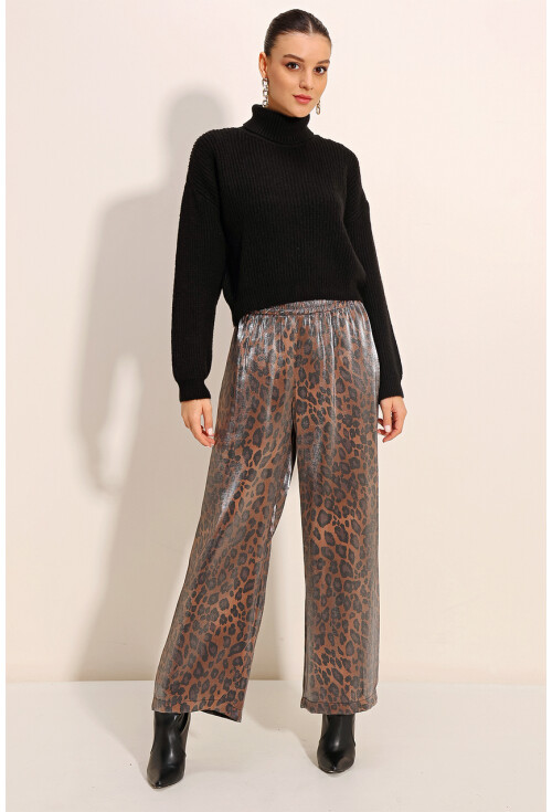 15771 Crop Turtleneck Sweater