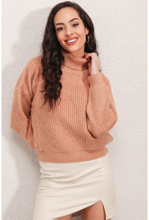 15771 Crop Turtleneck Sweater