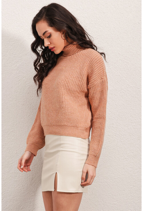 15771 Crop Turtleneck Sweater