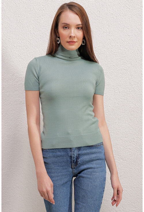 15819 Short Sleeve Turtleneck Sweater