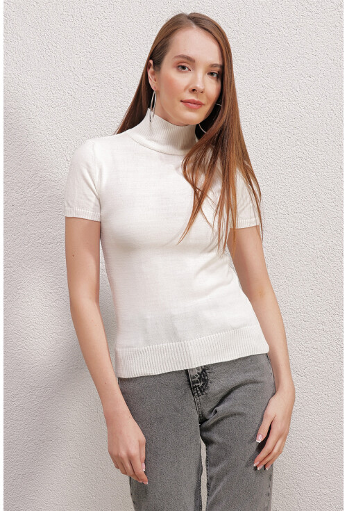 15819 Short Sleeve Turtleneck Sweater