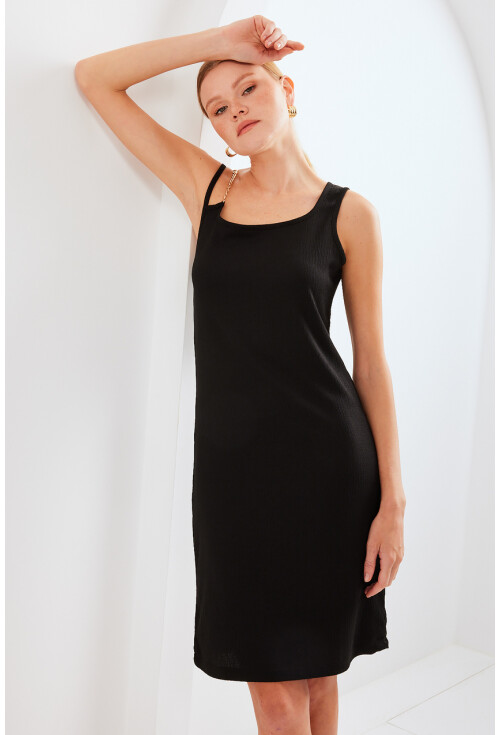 2496 Knit Dress With Chain Detail