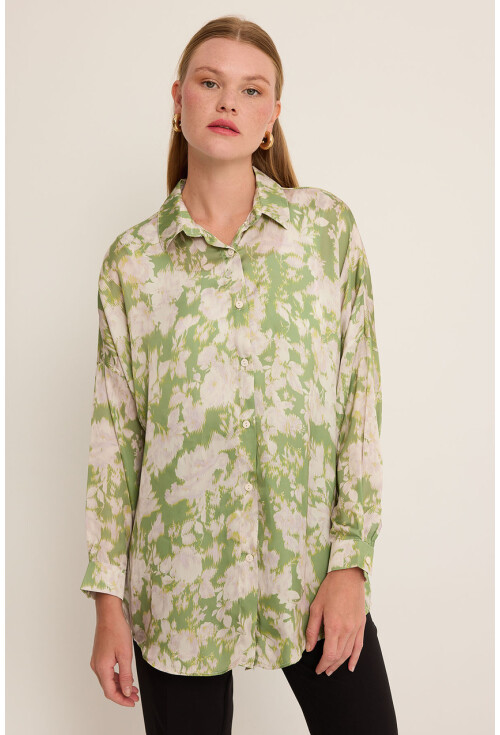 3985 Oversized Satin Shirt