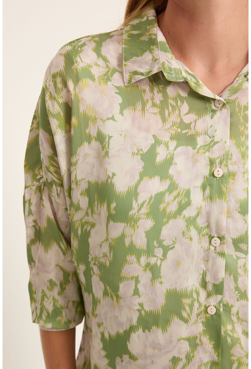 3985 Oversized Satin Shirt