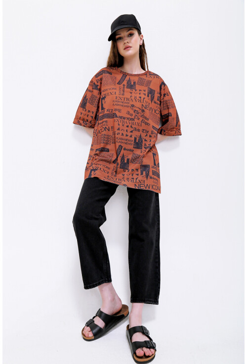 4299 Gazete Baskılı Oversize Tshirt