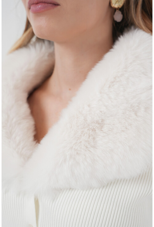 15922 Yakası Kürklü Beyaz Triko Hırka